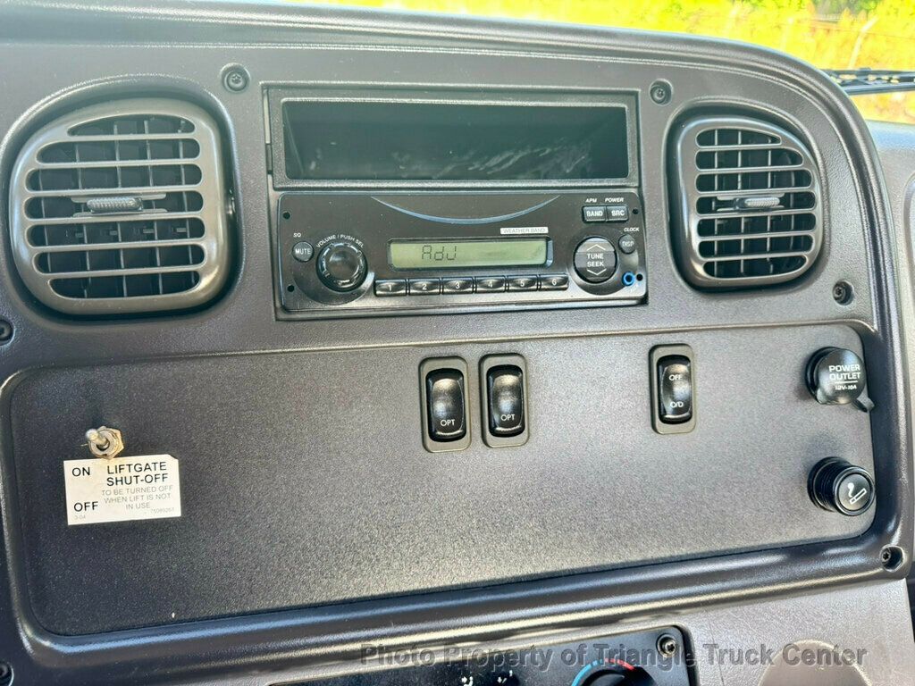 2011 Freightliner M2 JUST 12k MILES! NON CDL! SUPER NICE UNIT! LIFT GATE! UNDER 26k GVW! FINANCE OR LEASE! - 22997476 - 51