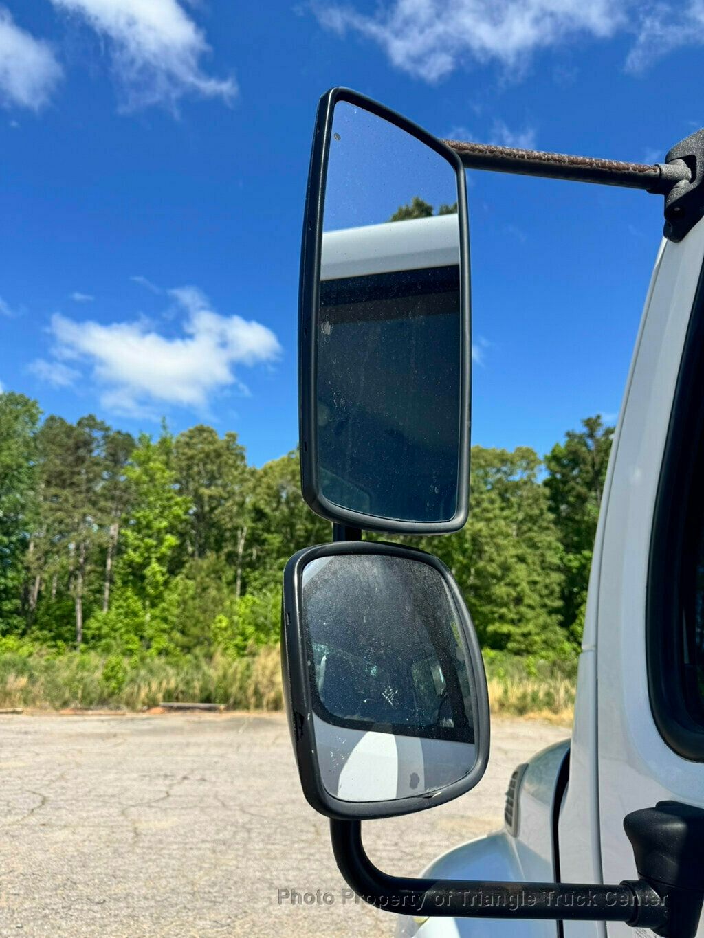 2011 Freightliner M2 JUST 12k MILES! NON CDL! SUPER NICE UNIT! LIFT GATE! UNDER 26k GVW! FINANCE OR LEASE! - 22997476 - 55