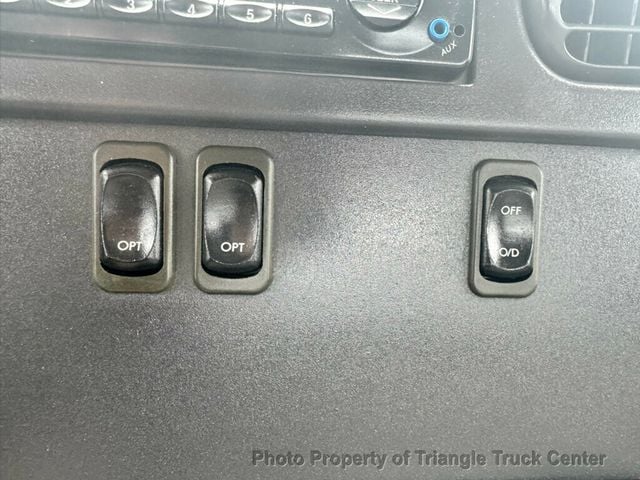 2011 Freightliner M2 JUST 12k MILES! NON CDL! SUPER NICE UNIT! LIFT GATE! UNDER 26k GVW! FINANCE OR LEASE! - 22997476 - 60