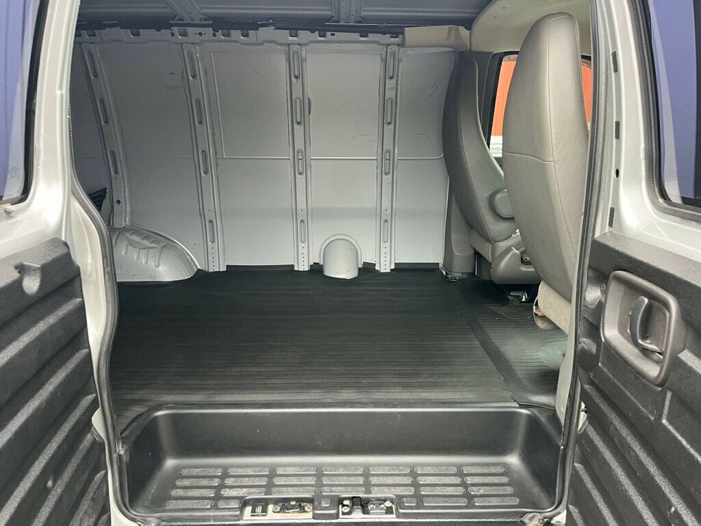 2011 GMC Savana ALL WHEEL DRIVE VAN AWD 4X4 Cargo Van - 22892877 - 25