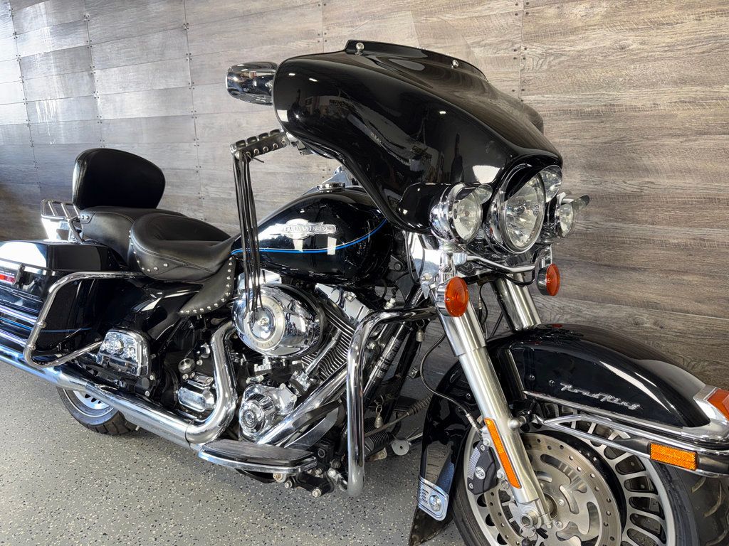 2011 Harley-Davidson FLHR Road King Peace Officer Shrine SUPER CLEAN! - 23038438 | Video 2
