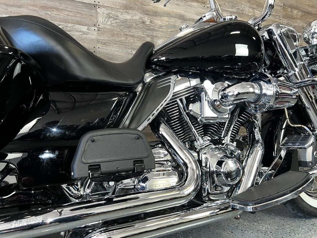 2011 Harley-Davidson FLHRC Road King Classic Custom! - 22765022 - 8