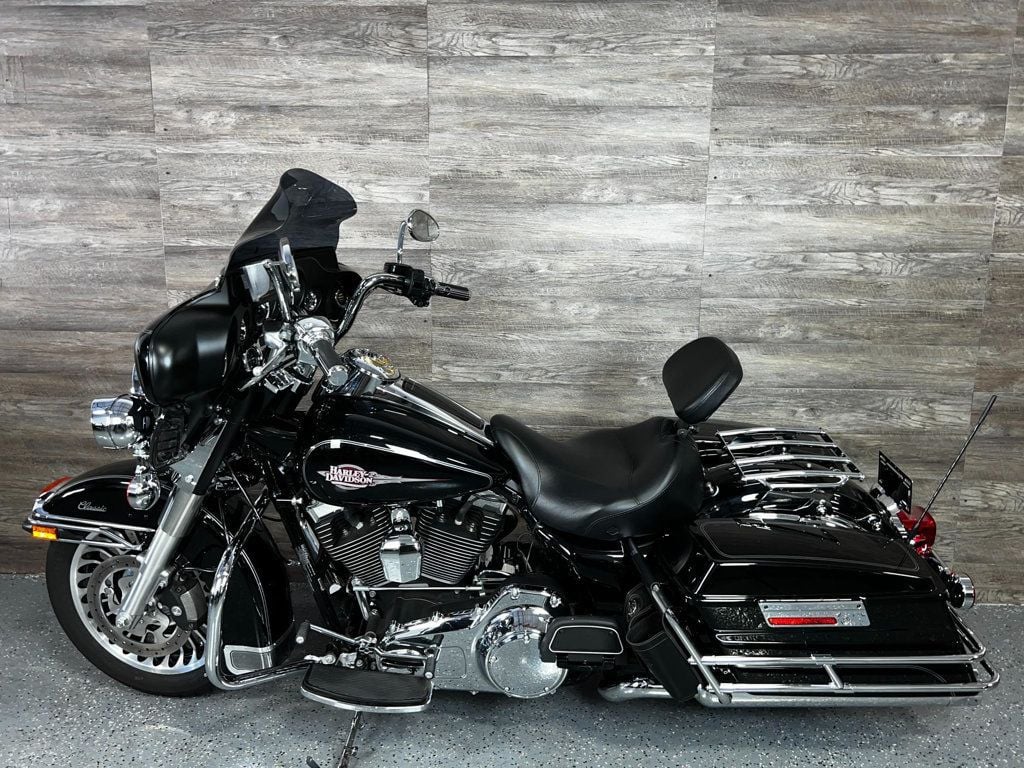 2011 Harley-Davidson FLHTC Electra Glide Classic Custom! - 22595946 - 11