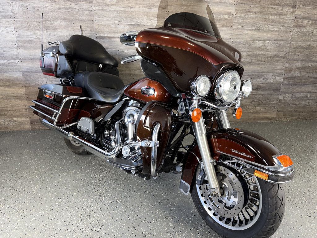 2011 Harley-Davidson FLHTCU Ultra Classic Electra Glide SUPER CLEAN! - 23092912 - 9
