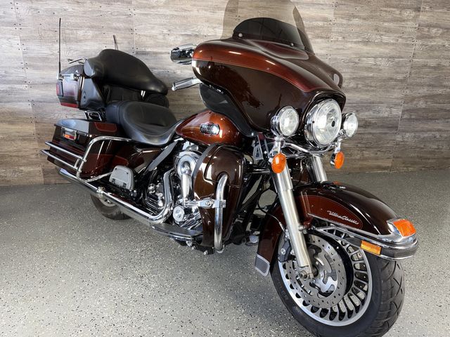 2011 Harley-Davidson FLHTCU Ultra Classic Electra Glide SUPER CLEAN! - 23092912 - 9