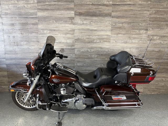 2011 Harley-Davidson FLHTCU Ultra Classic Electra Glide SUPER CLEAN! - 23092912 - 11