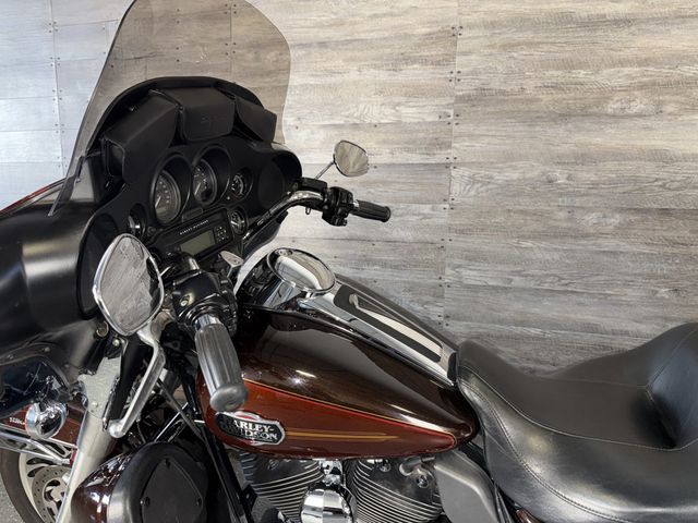 2011 Harley-Davidson FLHTCU Ultra Classic Electra Glide SUPER CLEAN! - 23092912 - 12