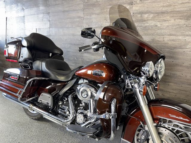 2011 Harley-Davidson FLHTCU Ultra Classic Electra Glide SUPER CLEAN! - 23092912 - 1