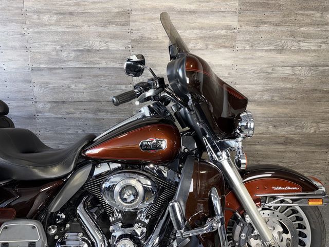 2011 Harley-Davidson FLHTCU Ultra Classic Electra Glide SUPER CLEAN! - 23092912 - 3