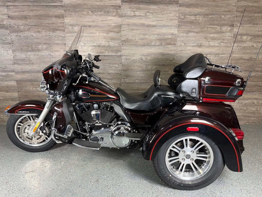 2011 Harley-Davidson FLHTCUTG Triglide Ultra Classic One Owner! - 23071512 - 10