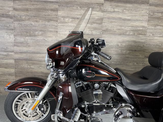 2011 Harley-Davidson FLHTCUTG Triglide Ultra Classic One Owner! - 23071512 - 11
