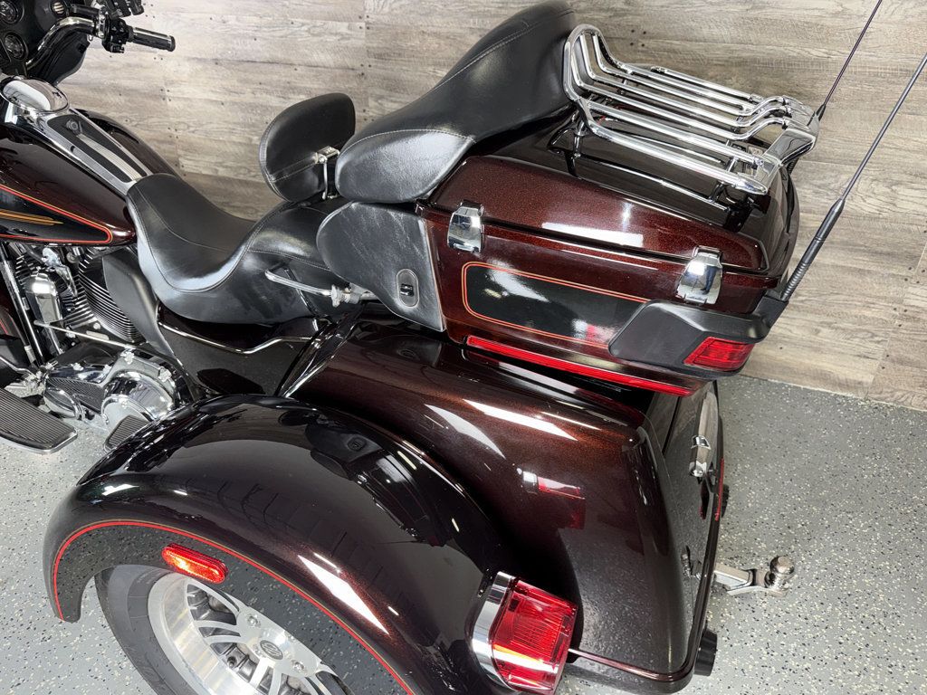 2011 Harley-Davidson FLHTCUTG Triglide Ultra Classic One Owner! - 23071512 - 13
