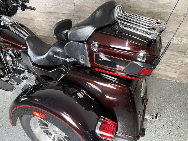 2011 Harley-Davidson FLHTCUTG Triglide Ultra Classic One Owner! - 23071512 - 13