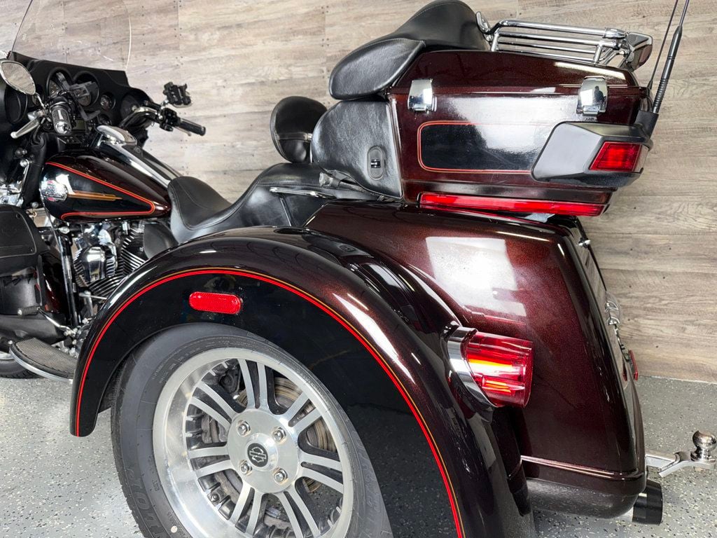 2011 Harley-Davidson FLHTCUTG Triglide Ultra Classic One Owner! - 23071512 - 14