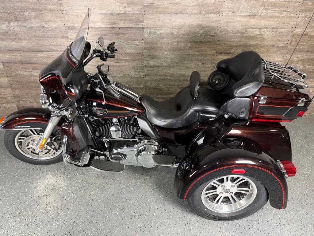 2011 Harley-Davidson FLHTCUTG Triglide Ultra Classic One Owner! - 23071512 - 15