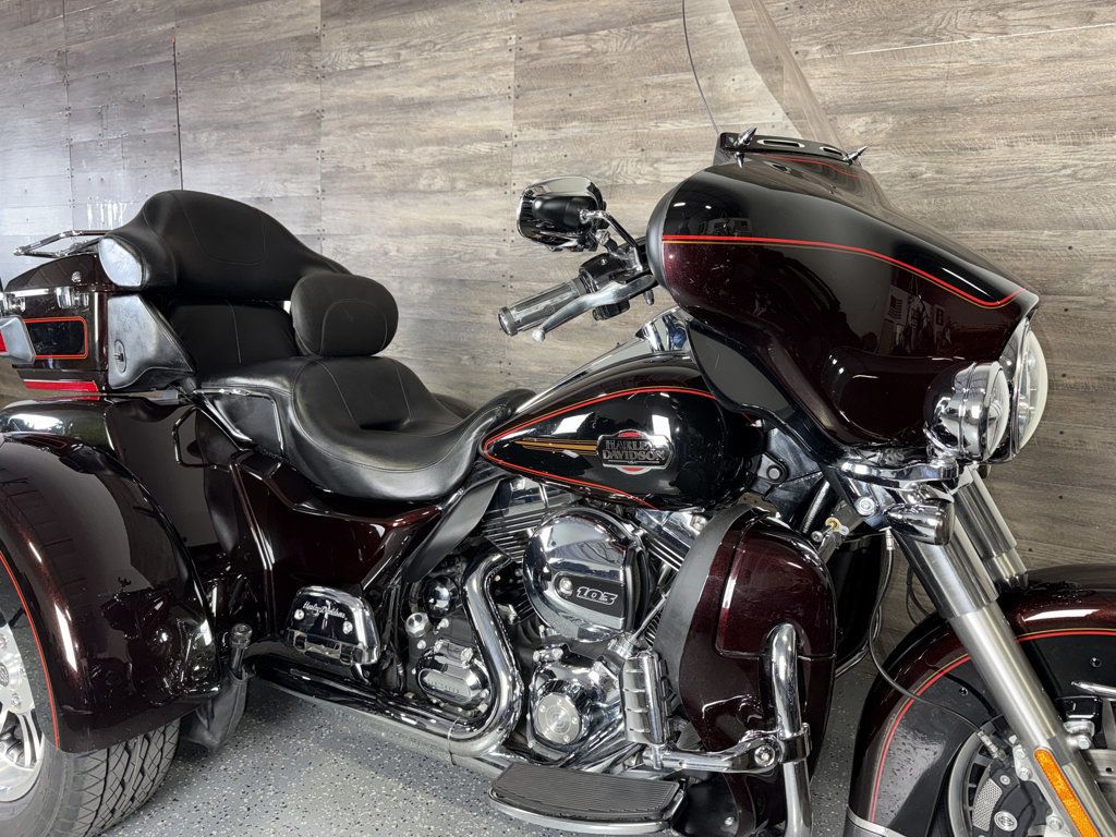 2011 Harley-Davidson FLHTCUTG Triglide Ultra Classic One Owner! - 23071512 | Video 2