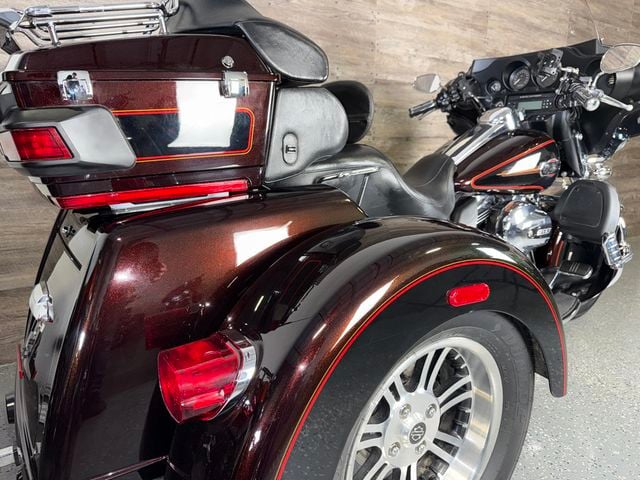 2011 Harley-Davidson FLHTCUTG Triglide Ultra Classic One Owner! - 23071512 - 2