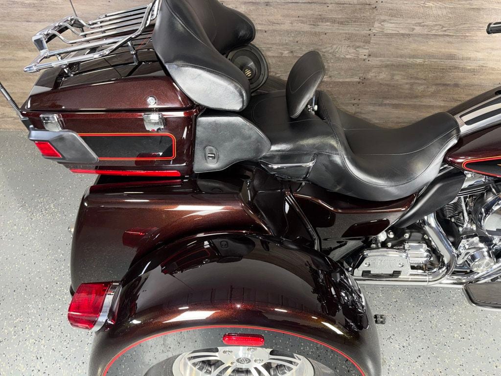 2011 Harley-Davidson FLHTCUTG Triglide Ultra Classic One Owner! - 23071512 - 6