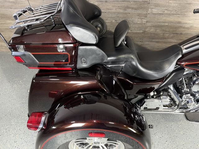 2011 Harley-Davidson FLHTCUTG Triglide Ultra Classic One Owner! - 23071512 - 6