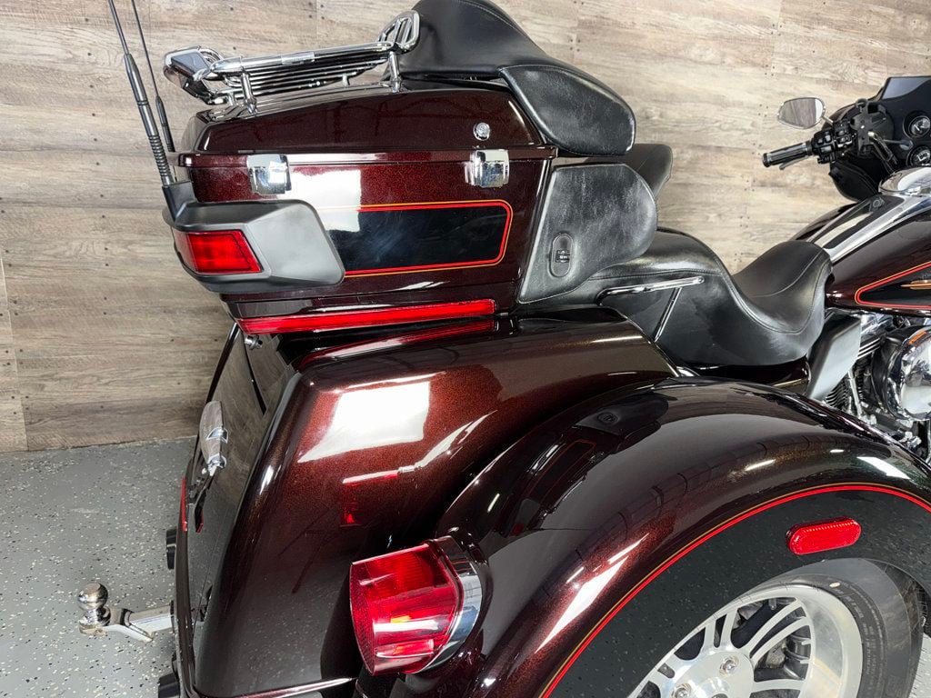 2011 Harley-Davidson FLHTCUTG Triglide Ultra Classic One Owner! - 23071512 - 7