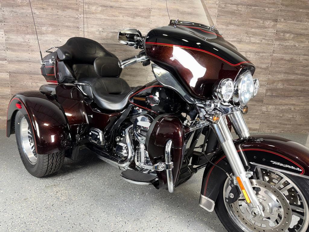 2011 Harley-Davidson FLHTCUTG Triglide Ultra Classic One Owner! - 23071512 - 8