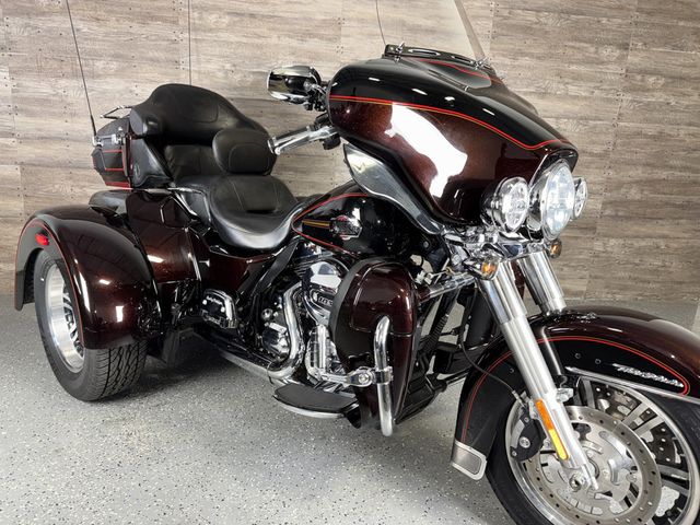 2011 Harley-Davidson FLHTCUTG Triglide Ultra Classic One Owner! - 23071512 - 8