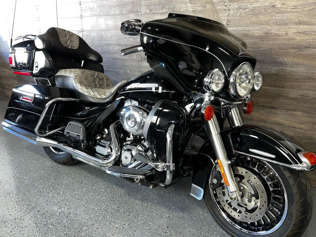 2011 Harley-Davidson FLHTK Electra Glide Ultra Limited LOW MILES! - 22727522 - 1