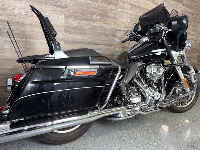 2011 Harley-Davidson FLHTK Electra Glide Ultra Limited LOW MILES! - 23007761 - 2