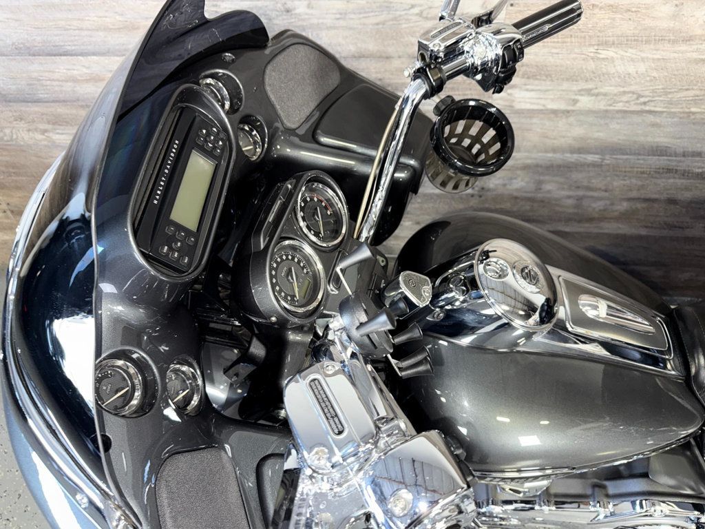 2011 Harley-Davidson FLTRUSE CVO Road Glide Custom SUPER CLEAN! - 22940152 - 10