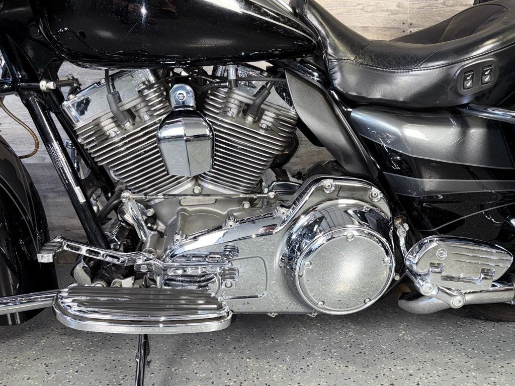 2011 Harley-Davidson FLTRUSE CVO Road Glide Custom SUPER CLEAN! - 22940152 - 12