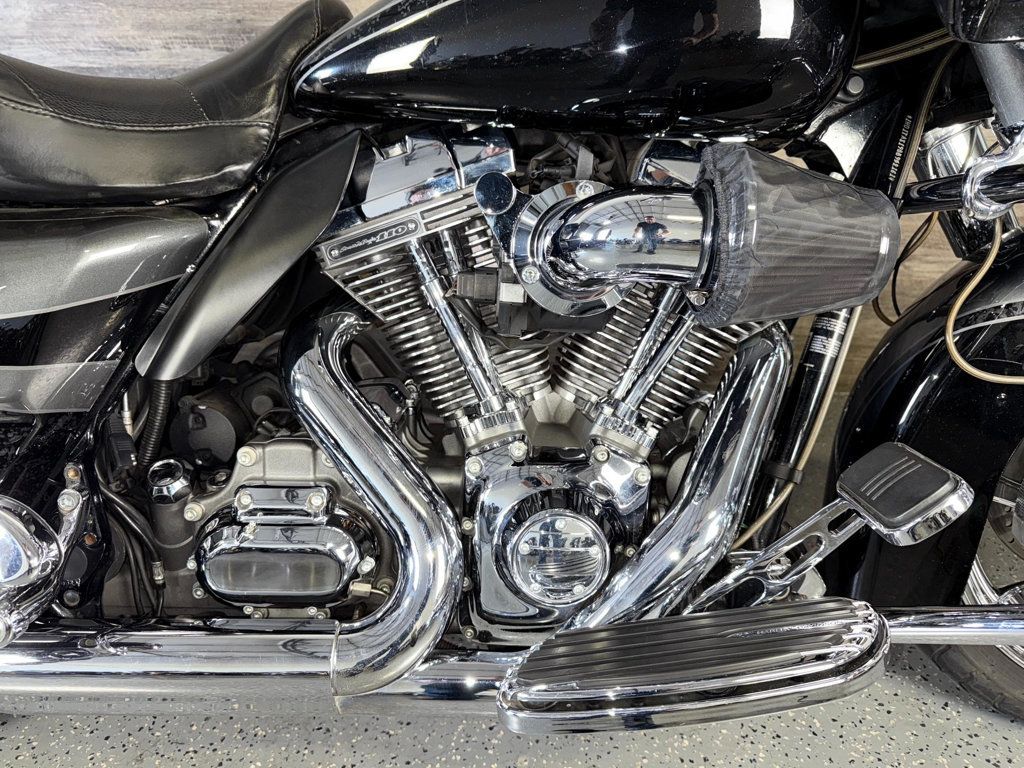 2011 Harley-Davidson FLTRUSE CVO Road Glide Custom SUPER CLEAN! - 22940152 - 4