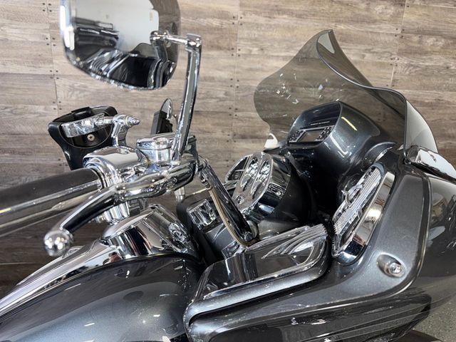 2011 Harley-Davidson FLTRUSE CVO Road Glide Custom SUPER CLEAN! - 23023120 - 6