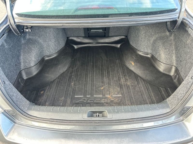 2011 Honda Accord Sedan 4dr I4 Automatic LX - 23020745 - 17