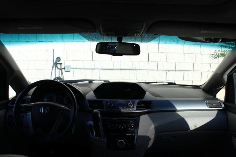 2011 Honda Odyssey 5dr EX-L - 22912356 - 18