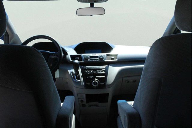 2011 Honda Odyssey 5dr LX - 23018123 - 4