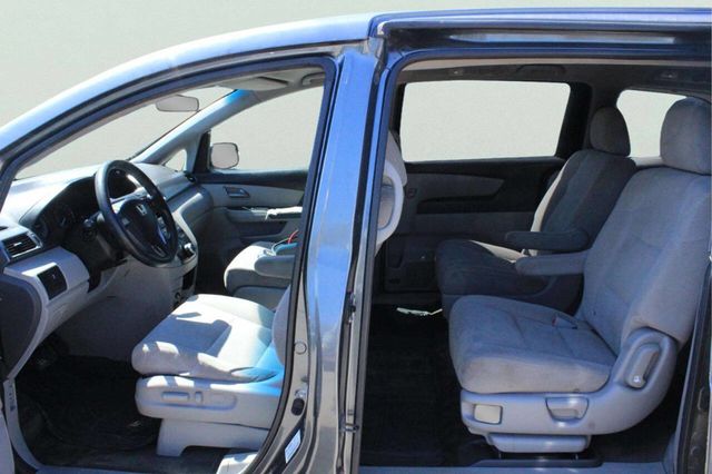 2011 Honda Odyssey 5dr LX - 23018123 - 6
