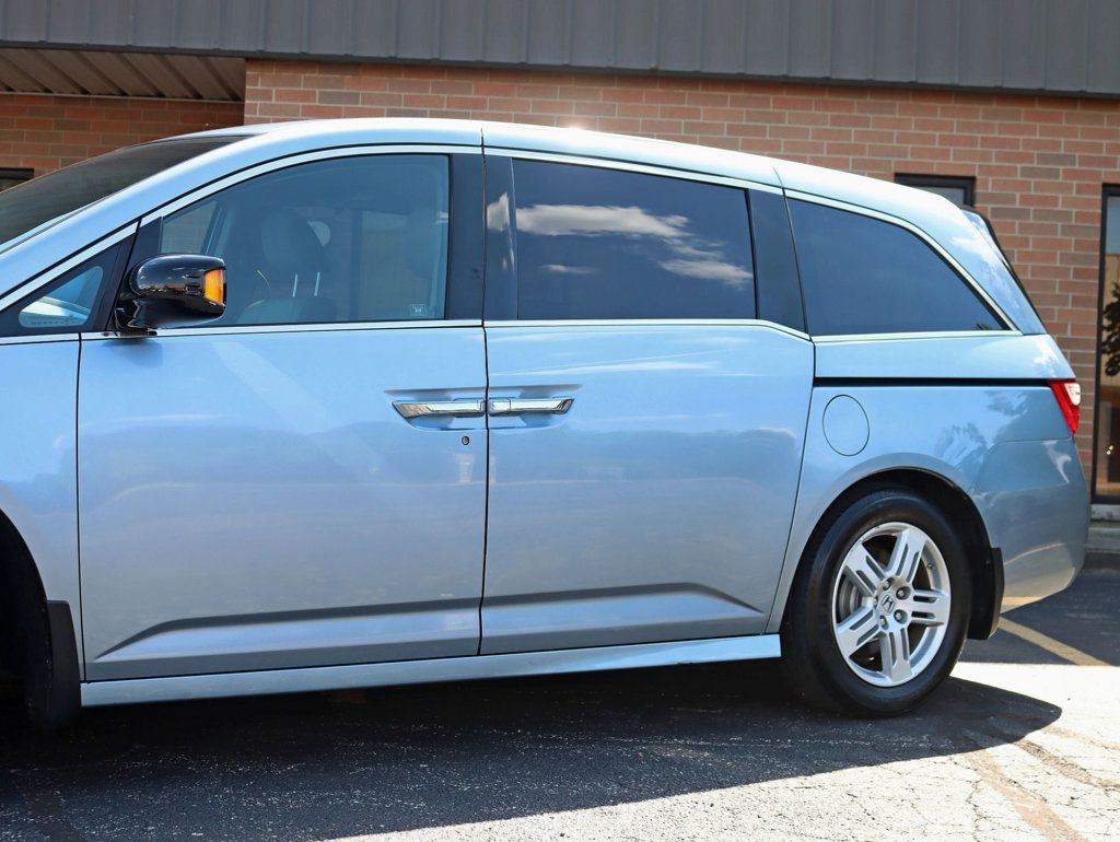 2011 Honda Odyssey Touring Elite photo 2