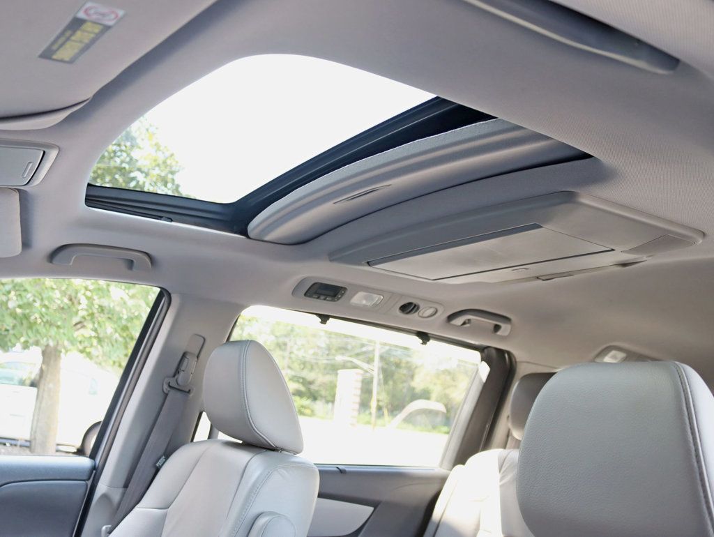 2011 Honda Odyssey Touring Elite photo 23