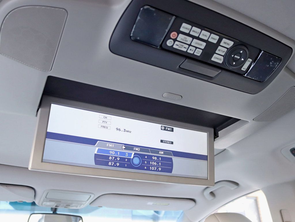 2011 Honda Odyssey Touring Elite photo 24