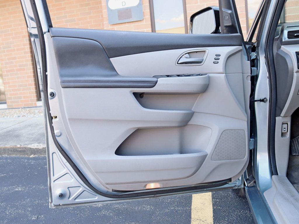 2011 Honda Odyssey Touring Elite photo 25