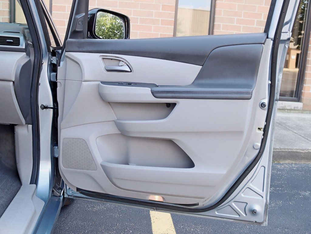 2011 Honda Odyssey Touring Elite photo 26