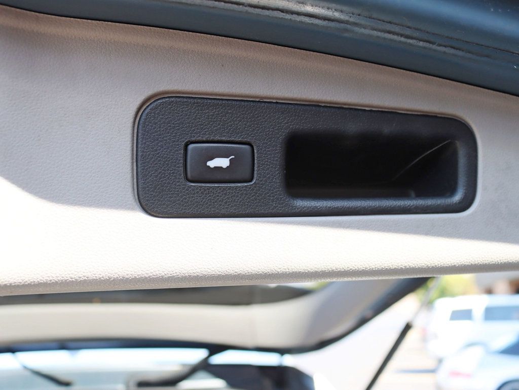 2011 Honda Odyssey Touring Elite photo 29