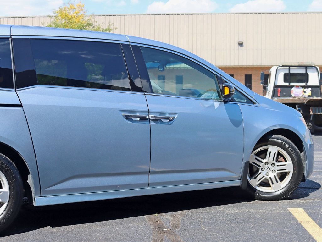 2011 Honda Odyssey Touring Elite photo 4
