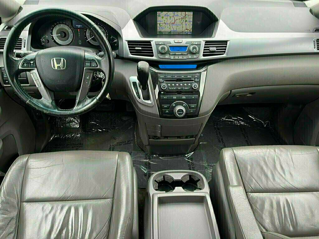2011 Honda Odyssey Touring photo 2