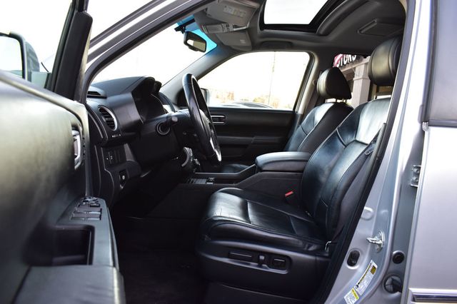 2011 Honda Pilot 4WD 4dr Touring w/RES & Navi - 22960389 - 13