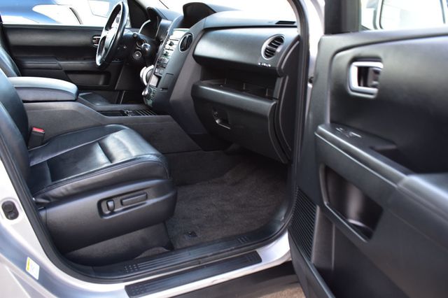 2011 Honda Pilot 4WD 4dr Touring w/RES & Navi - 22960389 - 18