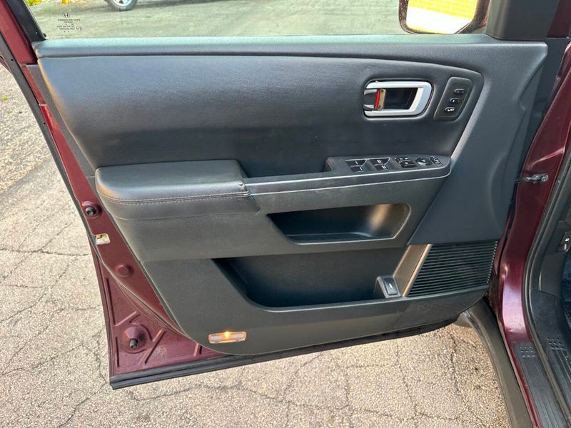 2011 Honda Pilot 4WD 4dr Touring w/RES & Navi - 22884310 - 13