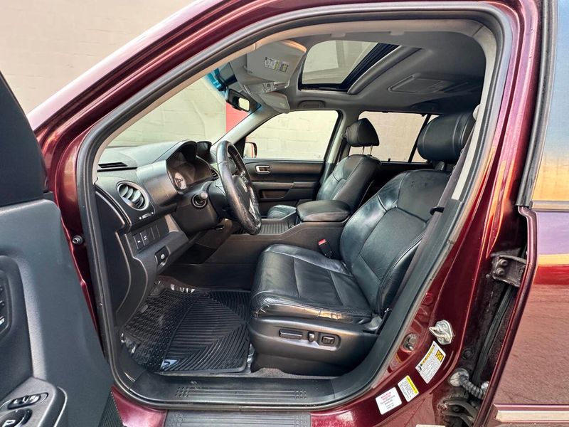 2011 Honda Pilot 4WD 4dr Touring w/RES & Navi - 22884310 - 16