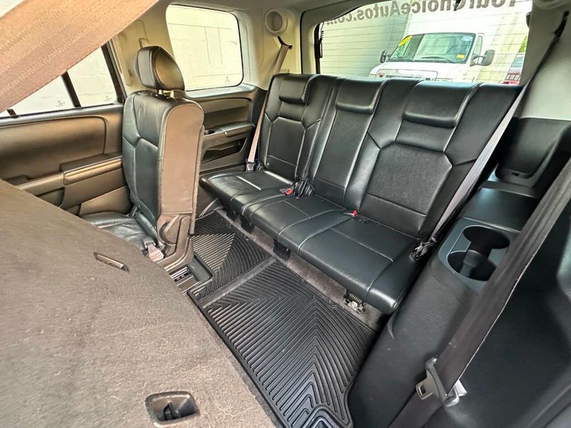 2011 Honda Pilot 4WD 4dr Touring w/RES & Navi - 22884310 - 25