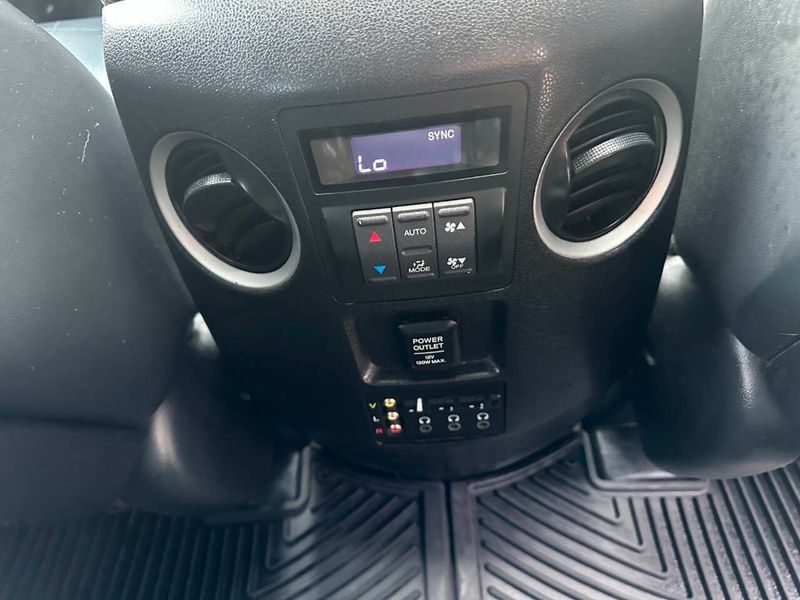 2011 Honda Pilot 4WD 4dr Touring w/RES & Navi - 22884310 - 29